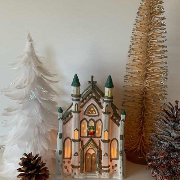 Vintage Collins  Christmas Holiday Lighted  Expression Ceramic Church - Picture 7 of 13